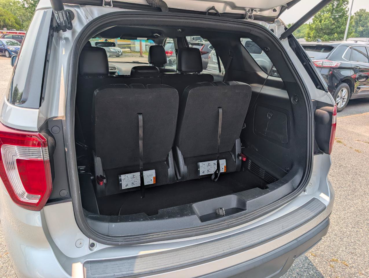 Used 2019 Ford Explorer XLT w/ Equipment Group 202A FWD image 6