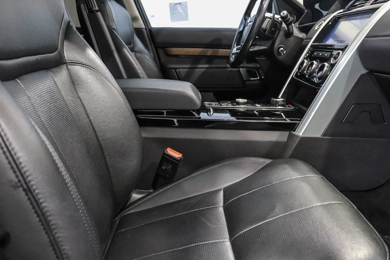 Used 2018 Land Rover Discovery HSE AWD/4WD image 17