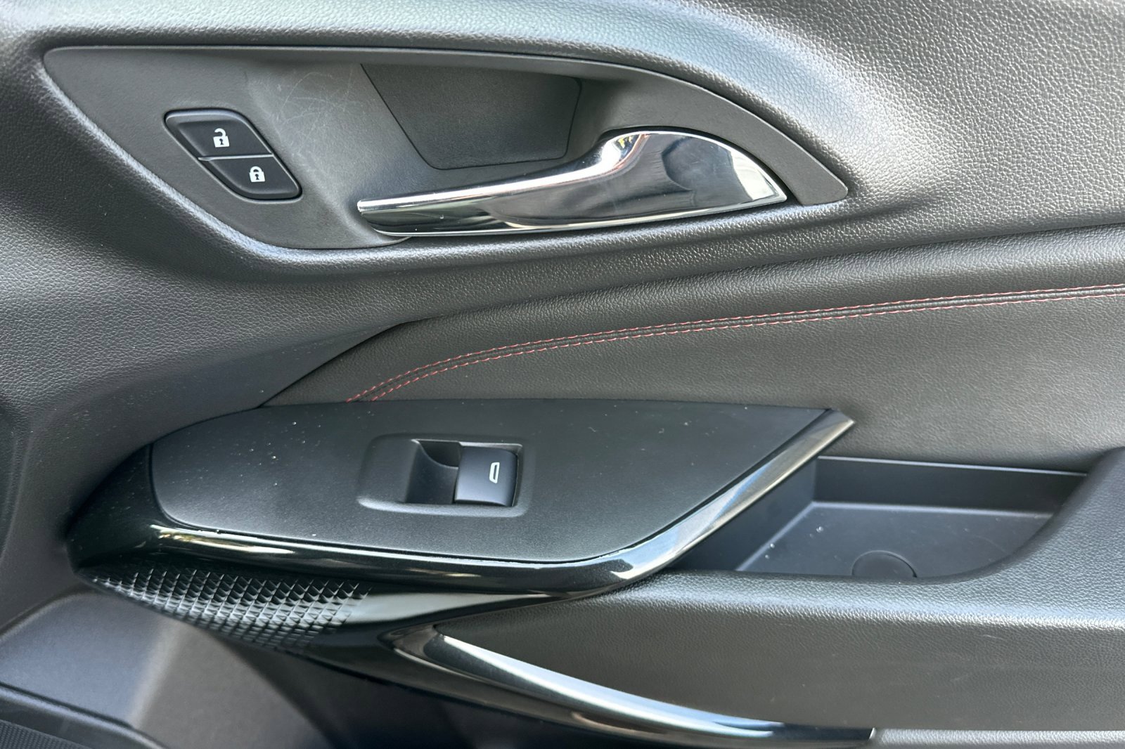 Used 2025 Chevrolet Trax RS w/ Driver Confidence Package image 22