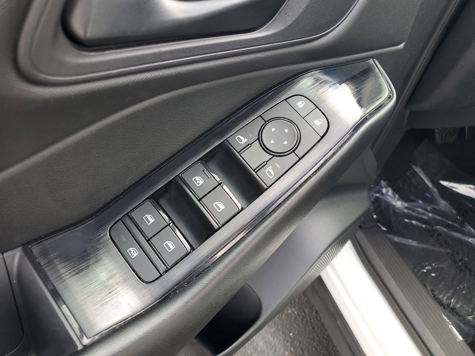 Used 2024 Nissan Rogue S image 9