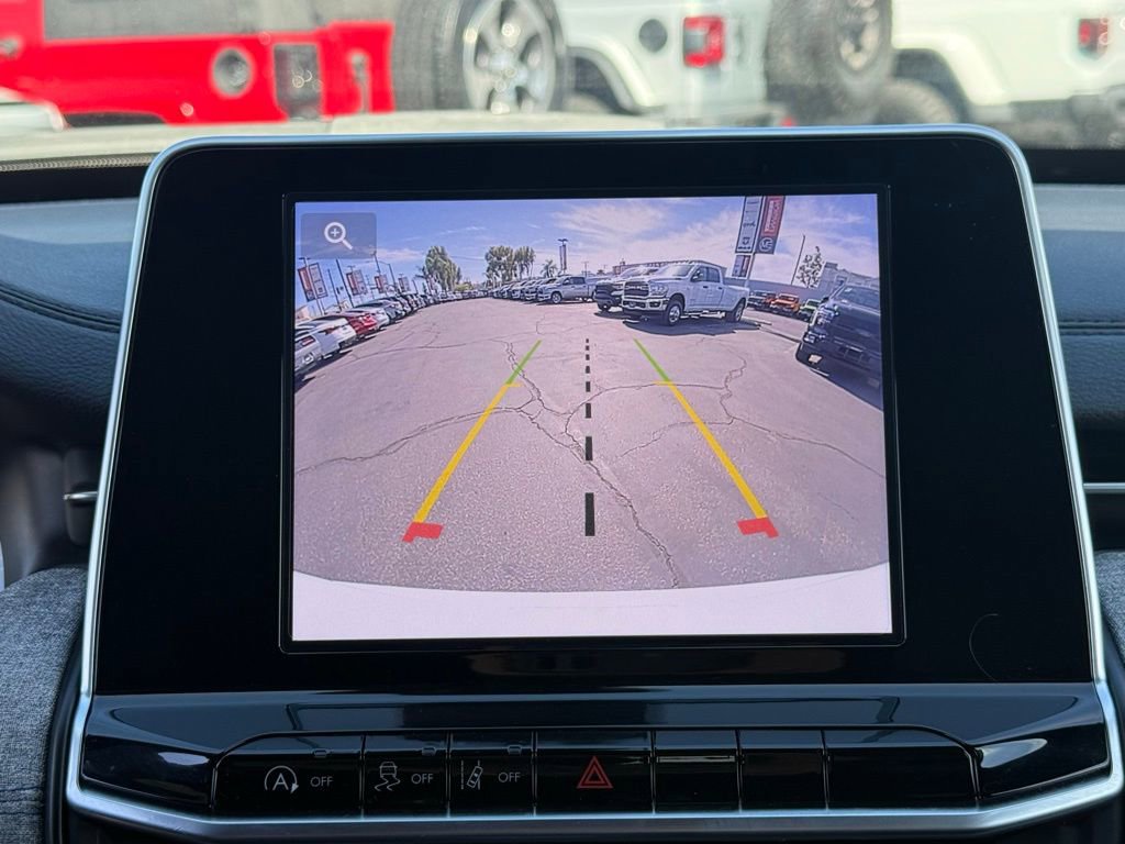 Used 2025 Jeep Compass Latitude image 31