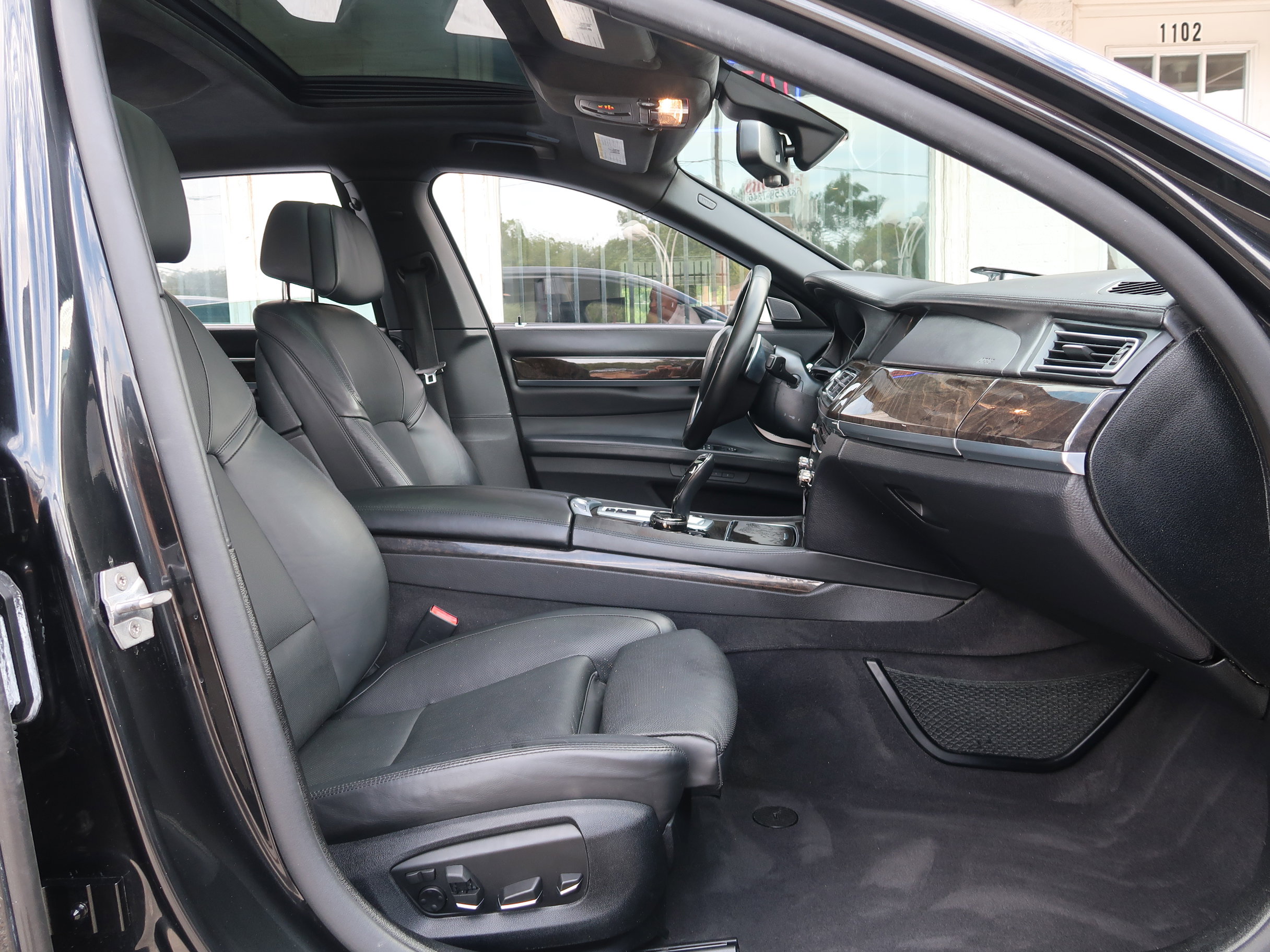 Used 2015 BMW 750Li image 38