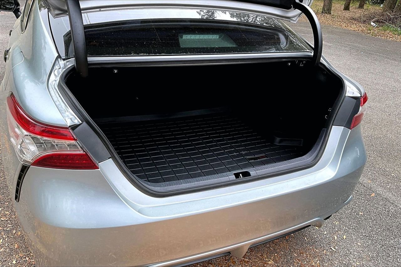 Used 2020 Toyota Camry XSE image 36