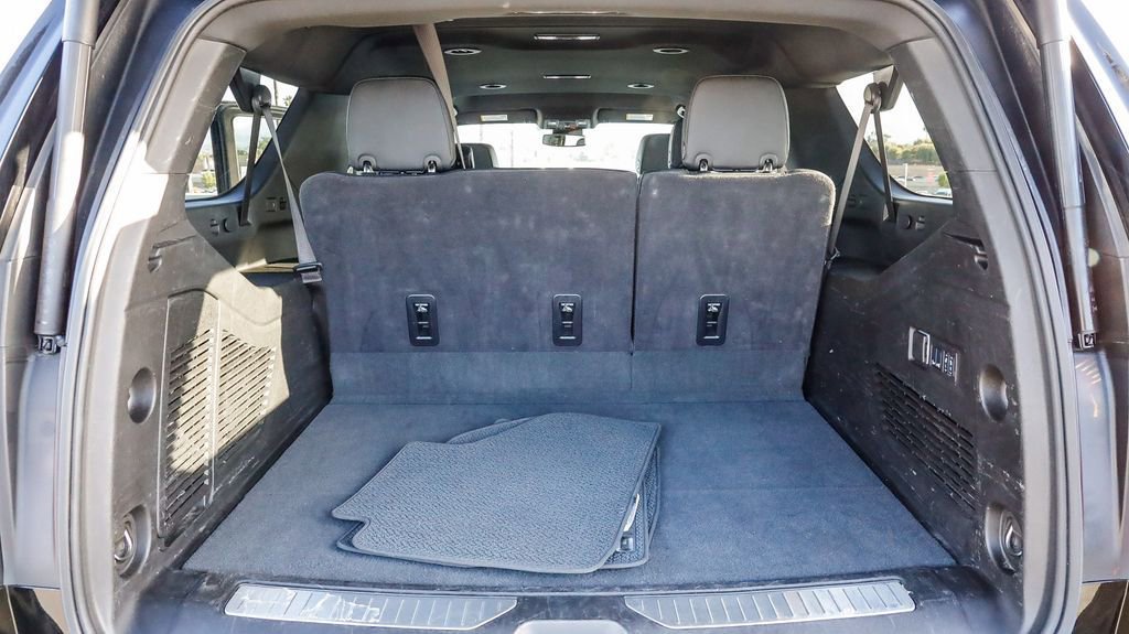 Used 2025 GMC Yukon XL Denali AWD/4WD image 31