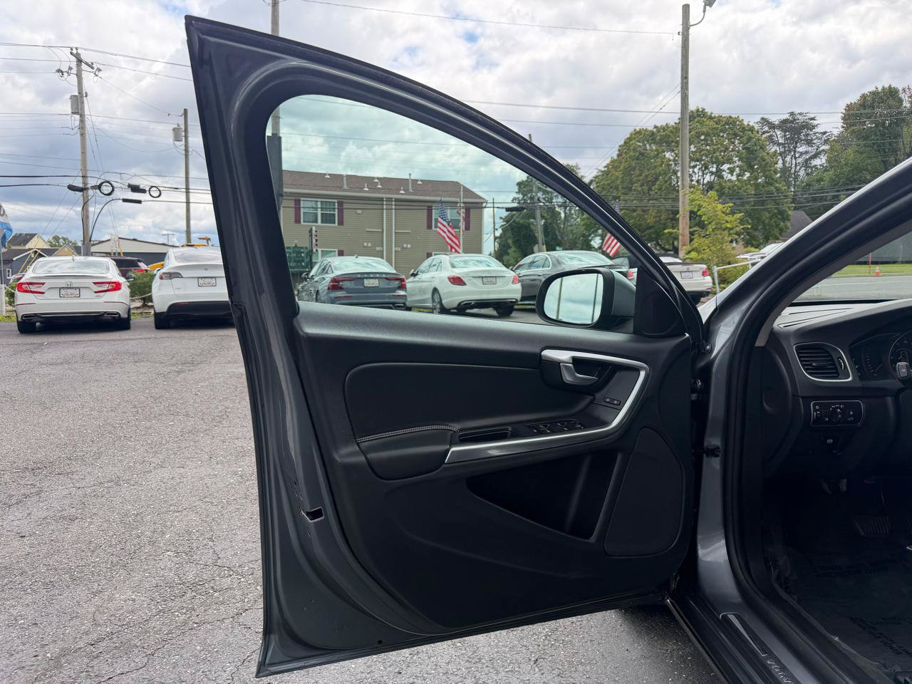 Used 2018 Volvo S60 T5 Dynamic w/ Protection Package AWD/4WD image 8
