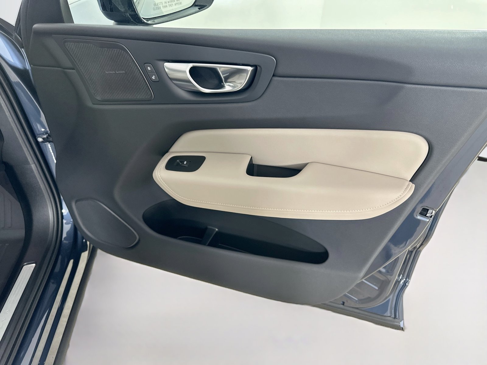 New 2027 Volvo XC60 B5 Plus AWD/4WD image 44