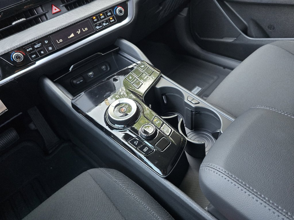 New 2025 Kia Sportage LX image 9