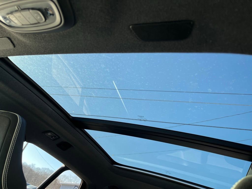 Used 2019 Volvo XC40 T5 R-Design image 23