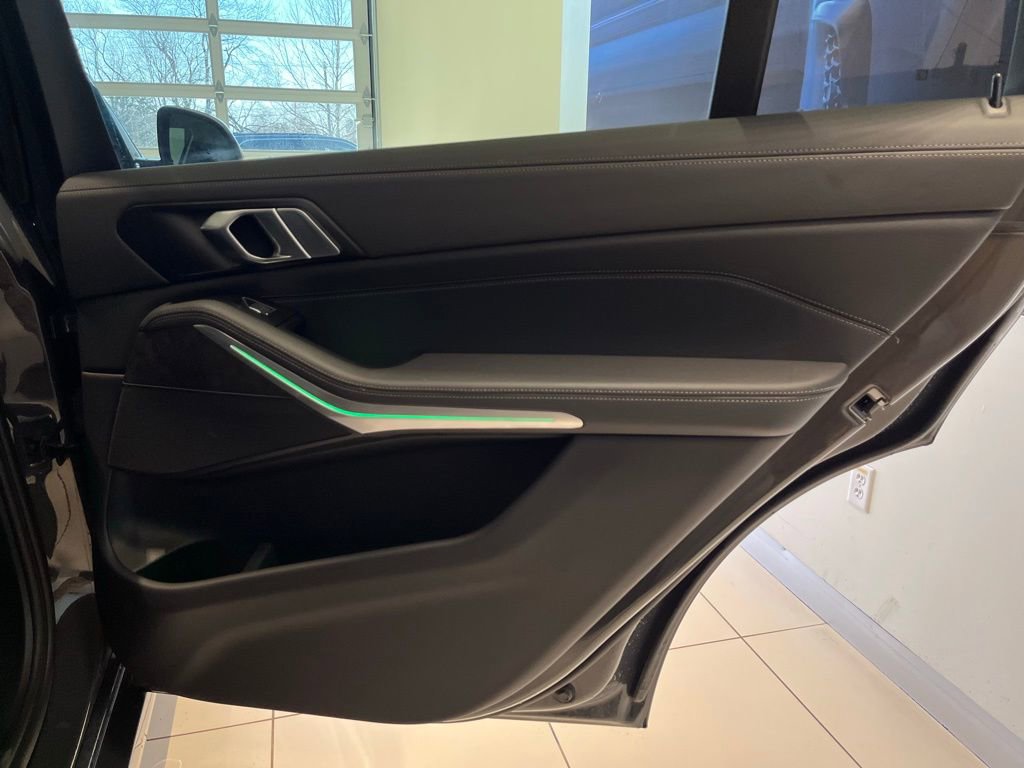 Used 2023 BMW X7 xDrive40i w/ Parking Assistance Package image 35