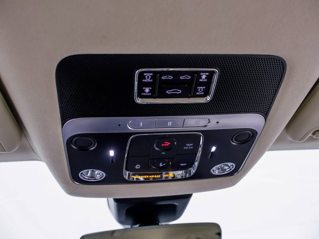 Used 2024 Bentley Flying Spur V8 image 25