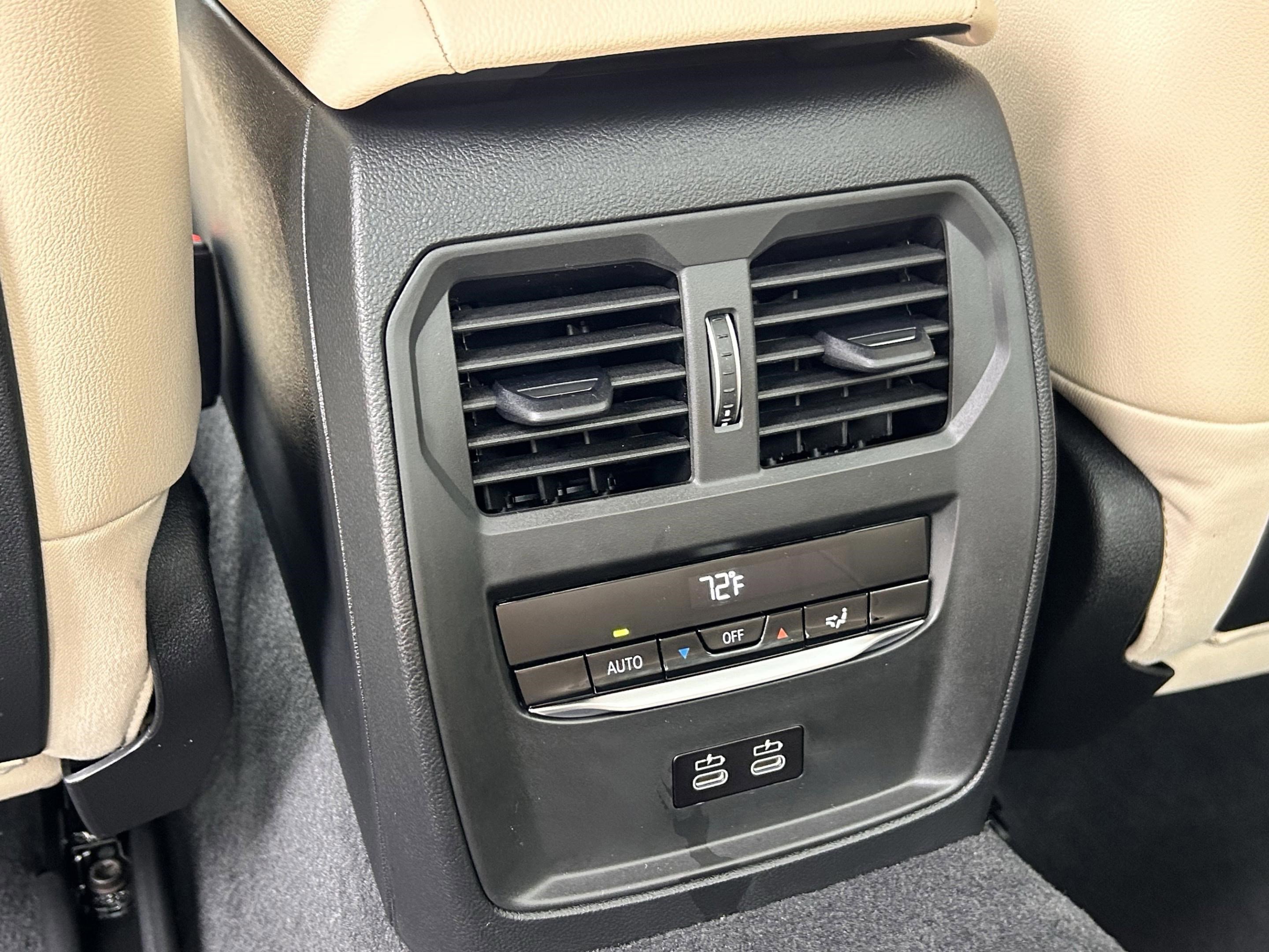 Used 2026 BMW 330i Sedan w/ Premium Package image 26