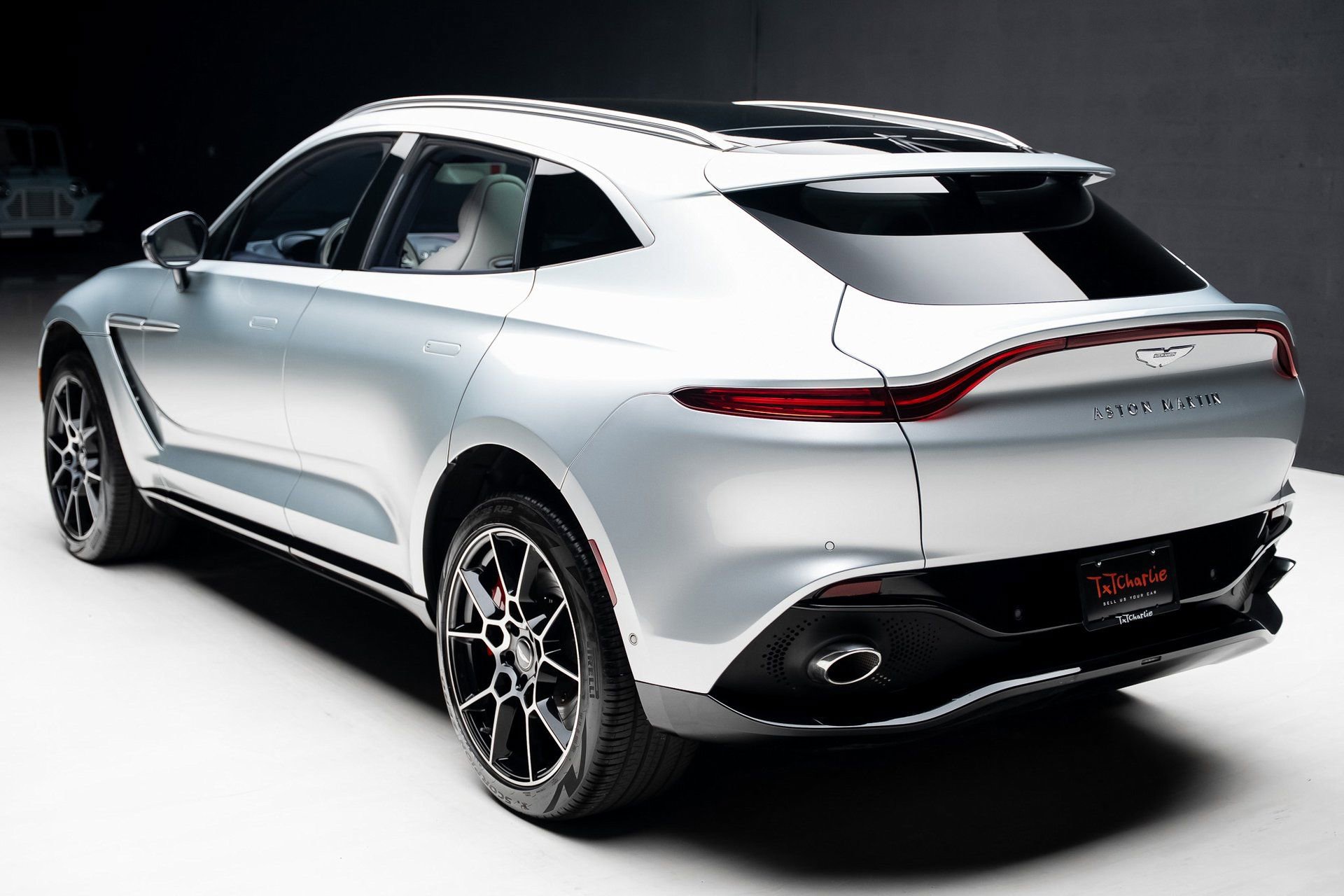 Used 2022 Aston Martin DBX image 23