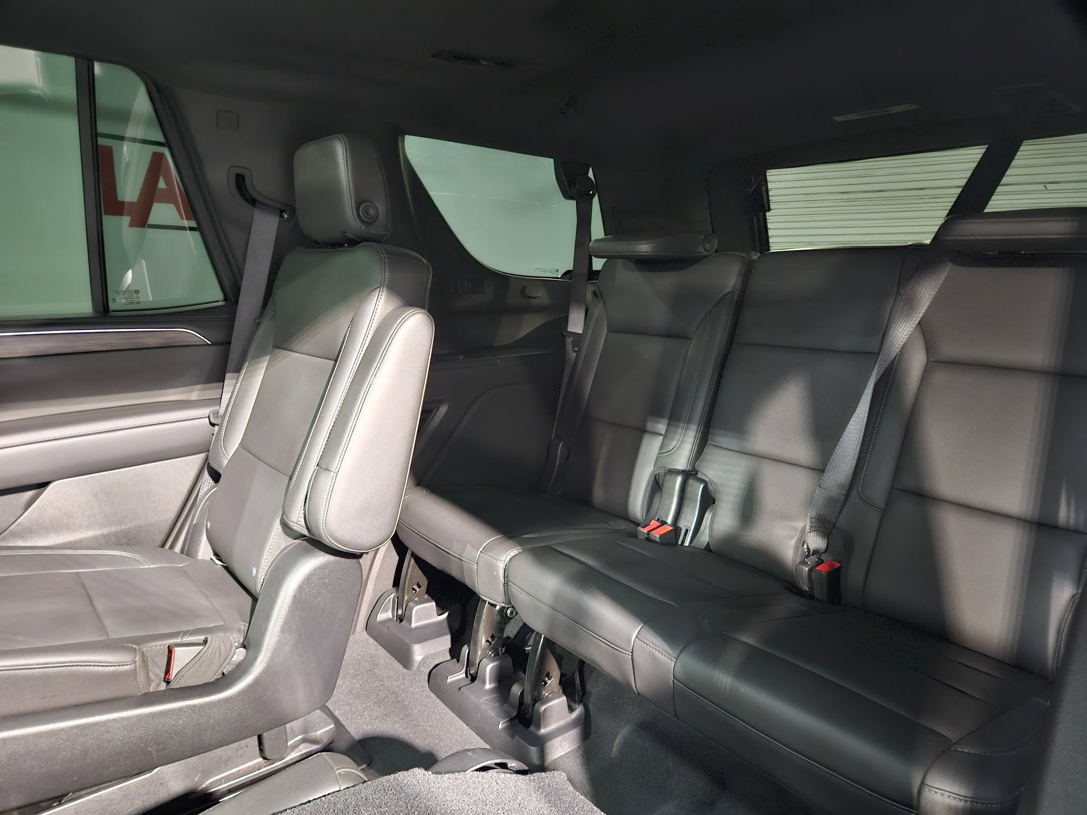Used 2021 Chevrolet Tahoe Z71 w/ Luxury Package AWD/4WD image 39