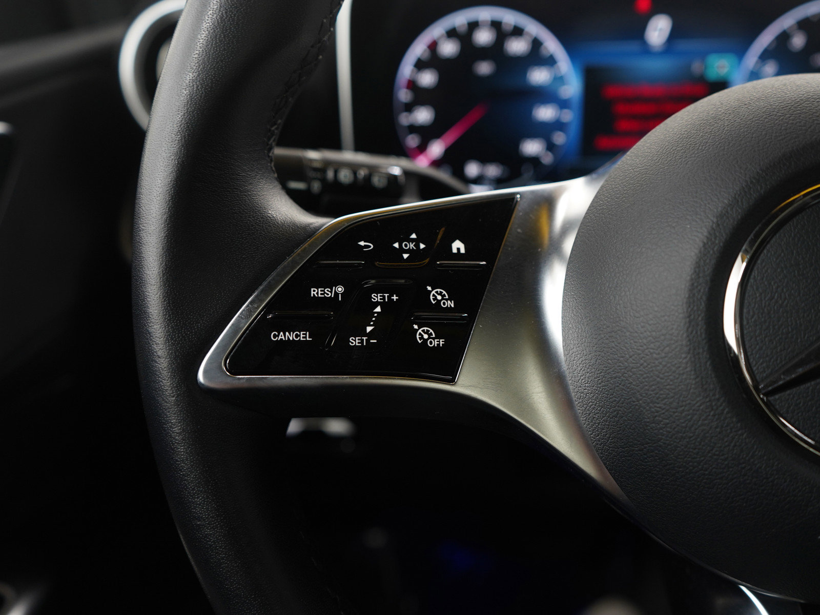 Used 2024 Mercedes-Benz GLC 300 4MATIC image 23