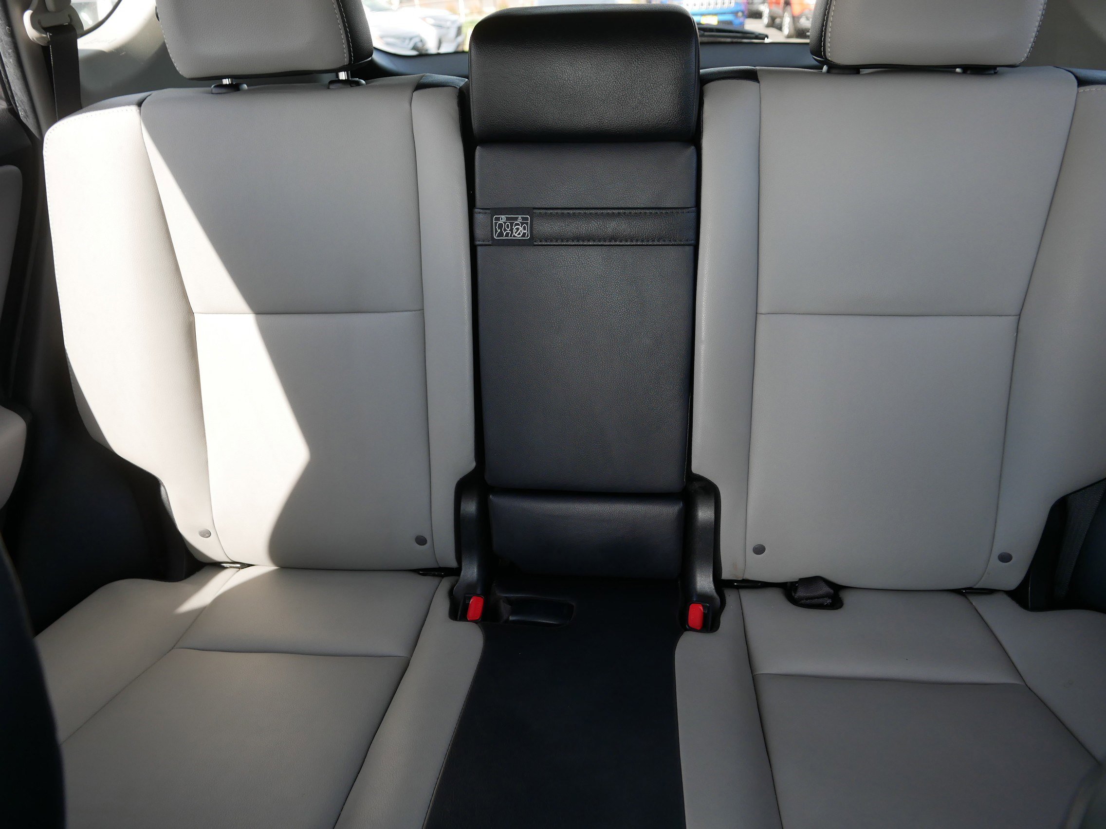 Used 2018 Toyota RAV4 Limited w/ Advanced Technology Package AWD/4WD image 13