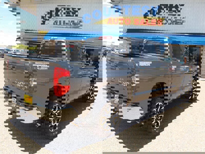 Used 2014 Toyota Tundra Limited w/ Limited Premium Package image 9