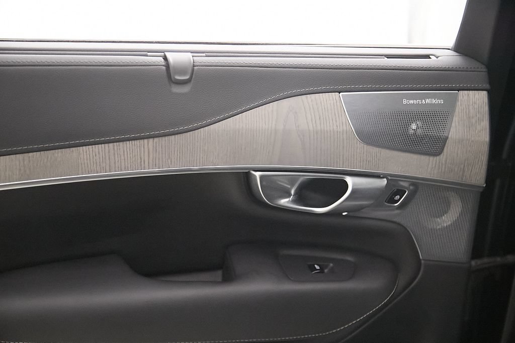 Certified 2024 Volvo XC90 T8 Ultimate w/ Lounge Package AWD/4WD image 21