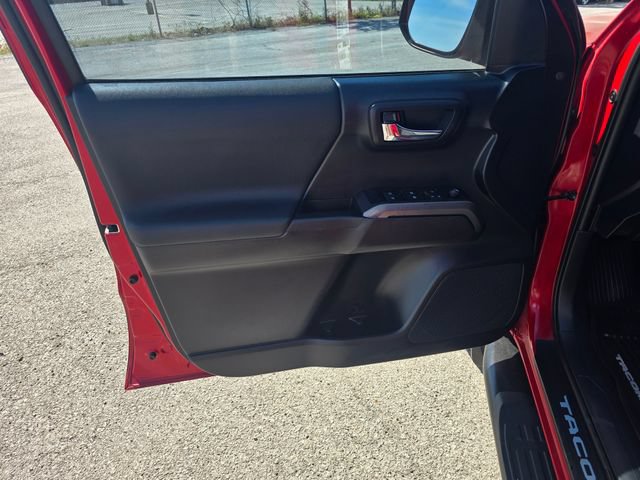 Used 2020 Toyota Tacoma TRD Sport AWD/4WD image 10