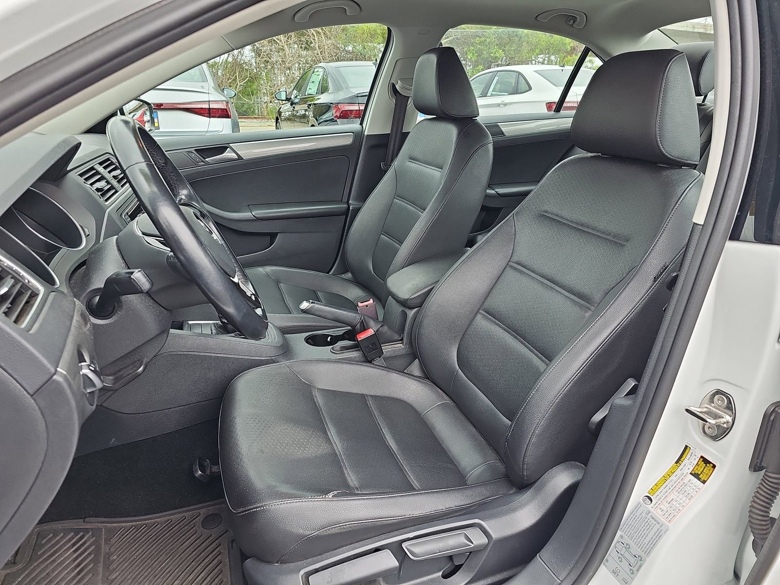 Used 2017 Volkswagen Jetta SE FWD image 16