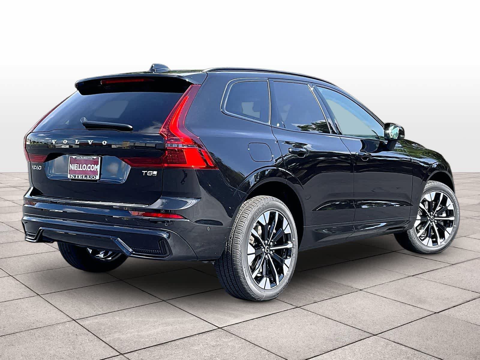 New 2026 Volvo XC60 T8 Plus w/ Climate Package PRO AWD/4WD image 4
