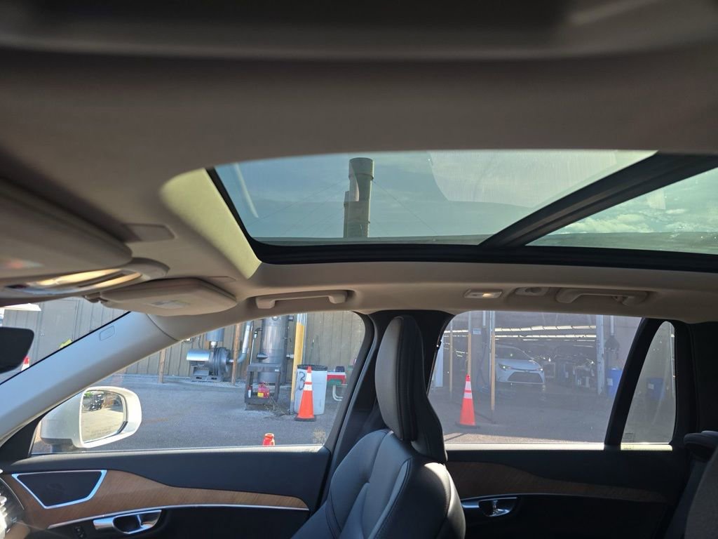 Used 2025 Volvo XC90 B6 Plus image 42