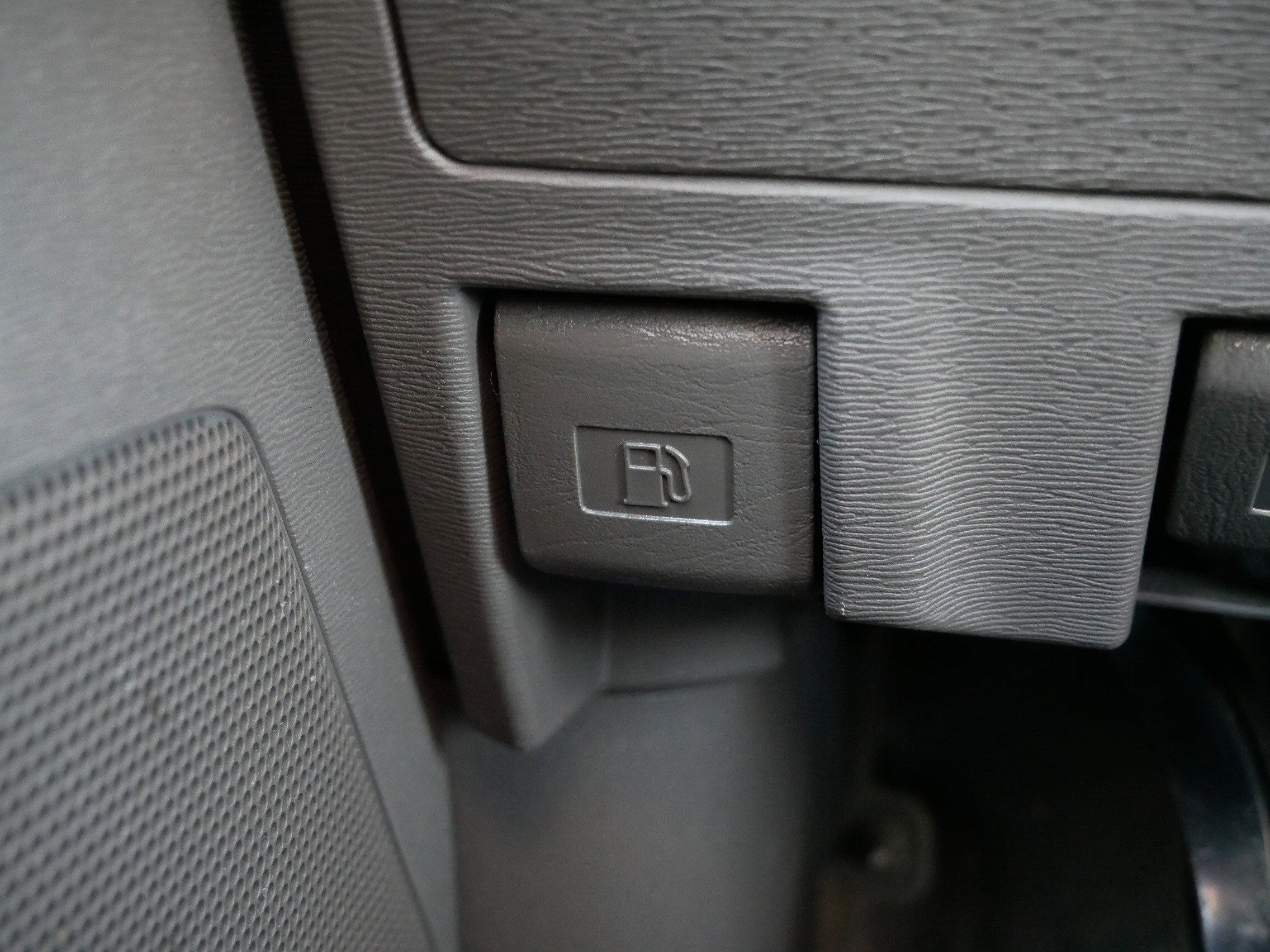 Used 2015 Toyota Sienna L image 34