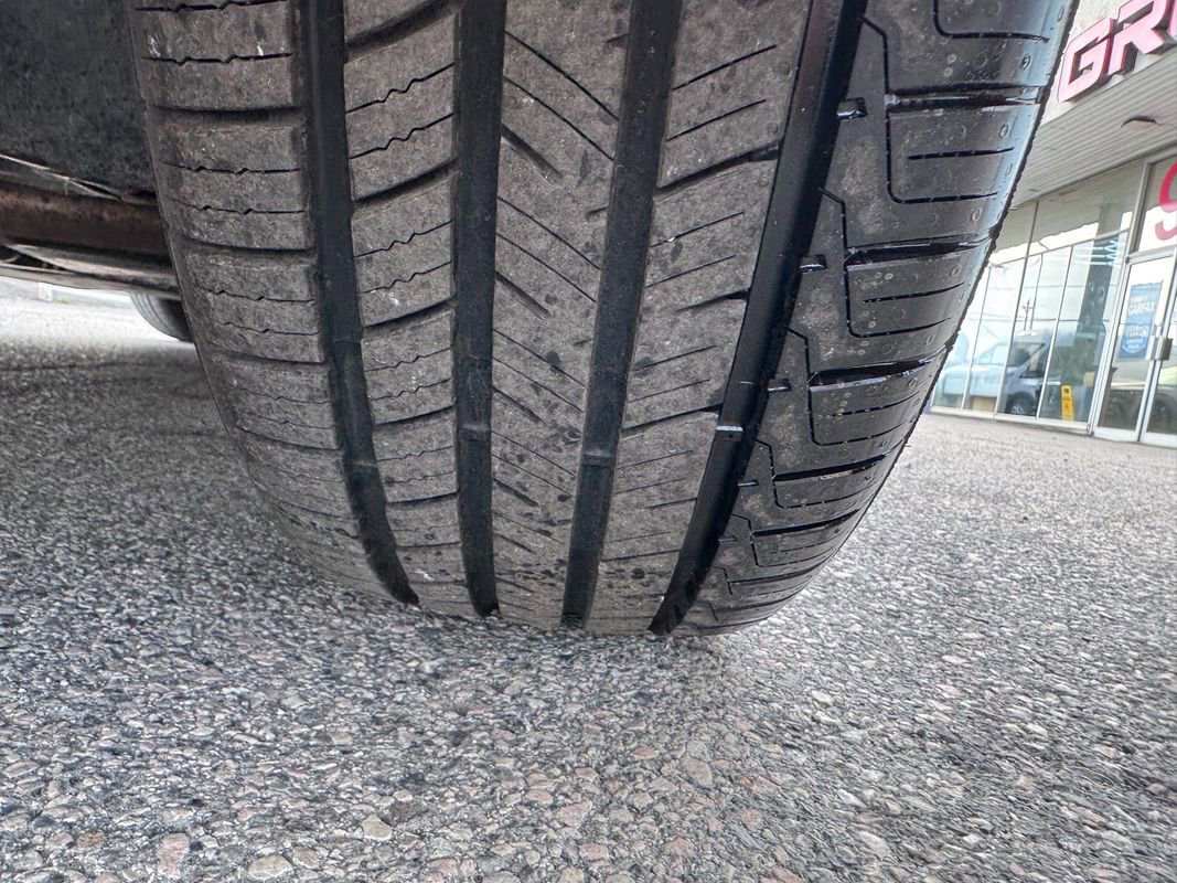 Used 2020 Toyota Camry SE w/ Sunroof Package image 40