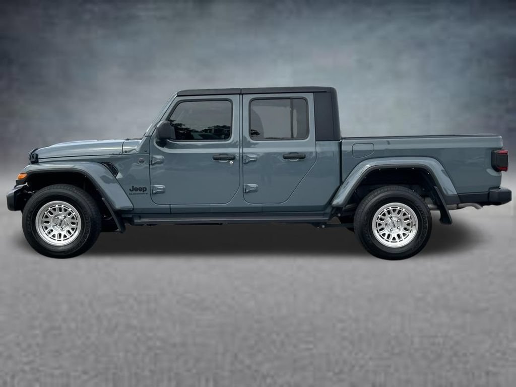 Used 2024 Jeep Gladiator Sport AWD/4WD image 2