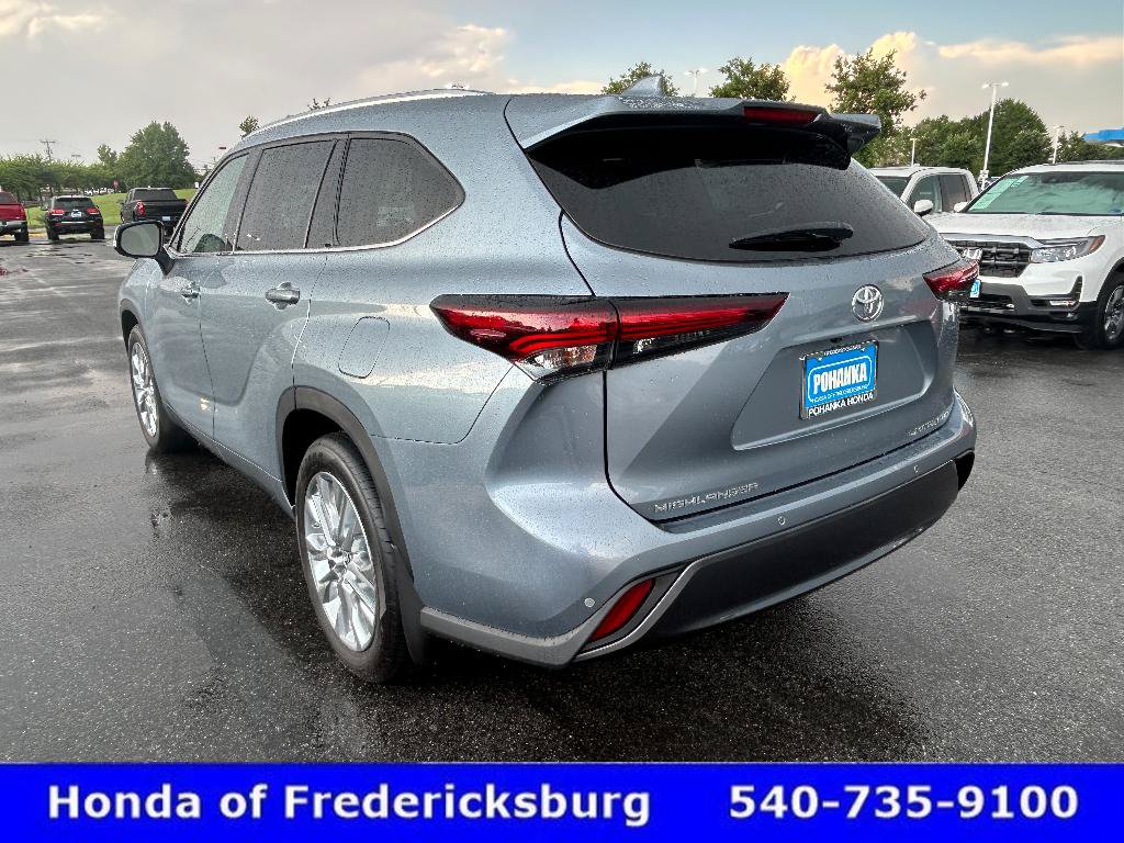 Used 2024 Toyota Highlander Limited AWD/4WD image 3