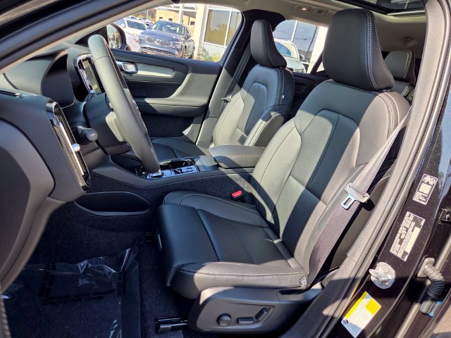 New 2026 Volvo XC40 B5 Ultra w/ Protection Package Premier AWD/4WD image 9