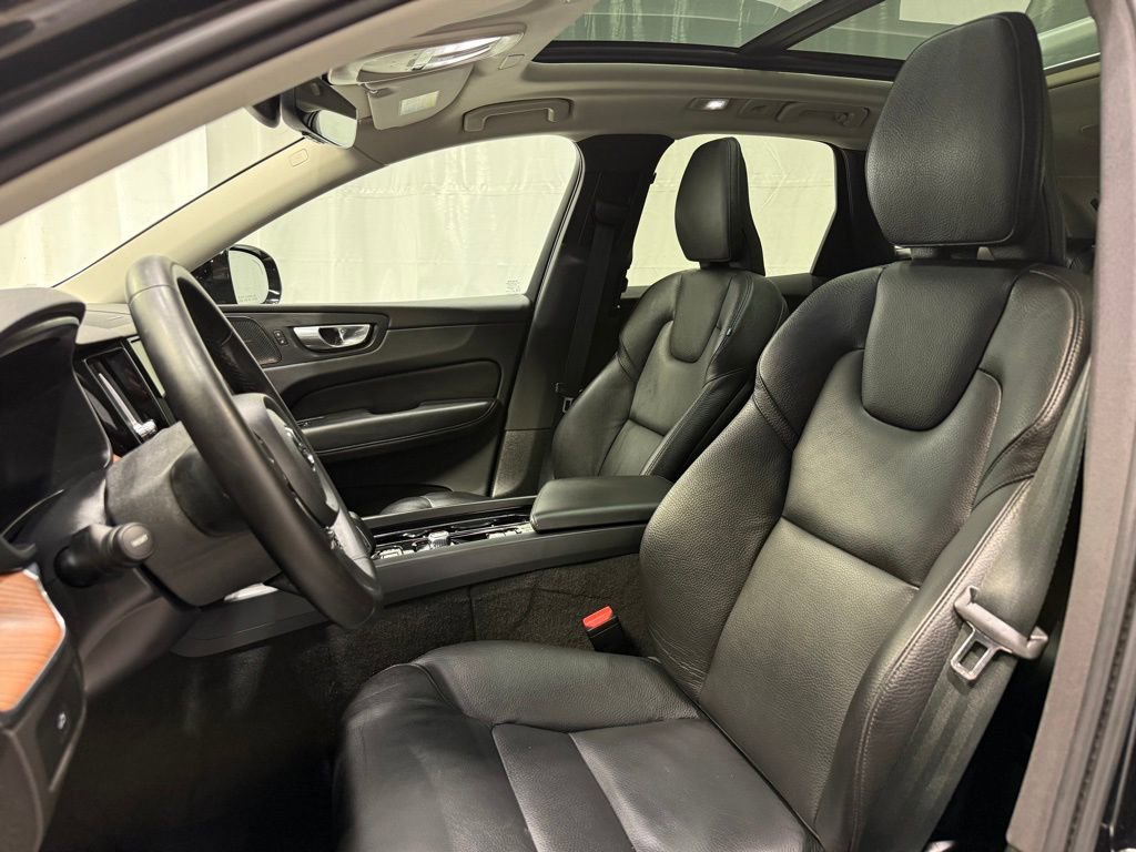Used 2024 Volvo XC60 B5 Plus image 18