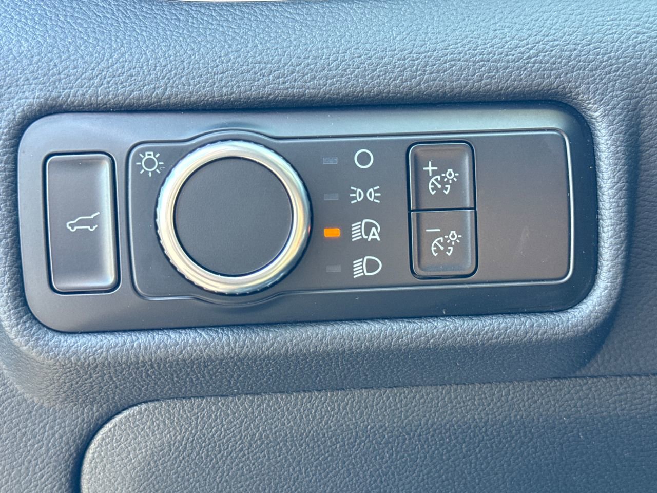 Used 2023 Ford Explorer XLT AWD/4WD image 18