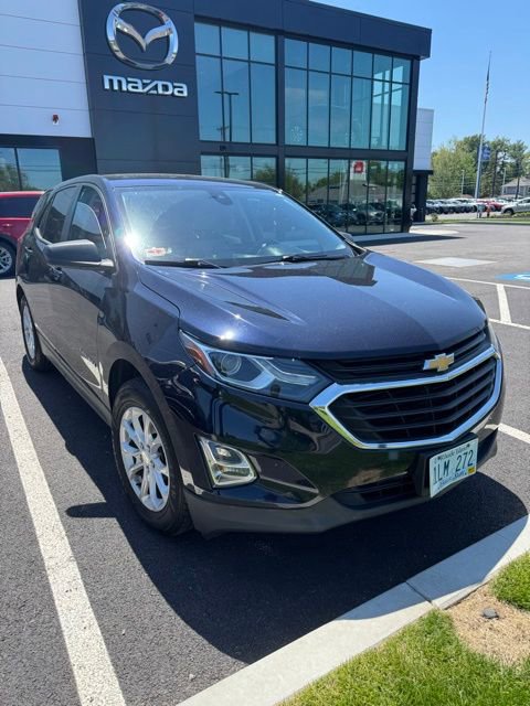 Used 2020 Chevrolet Equinox LS w/ LS Convenience Package AWD/4WD image 2