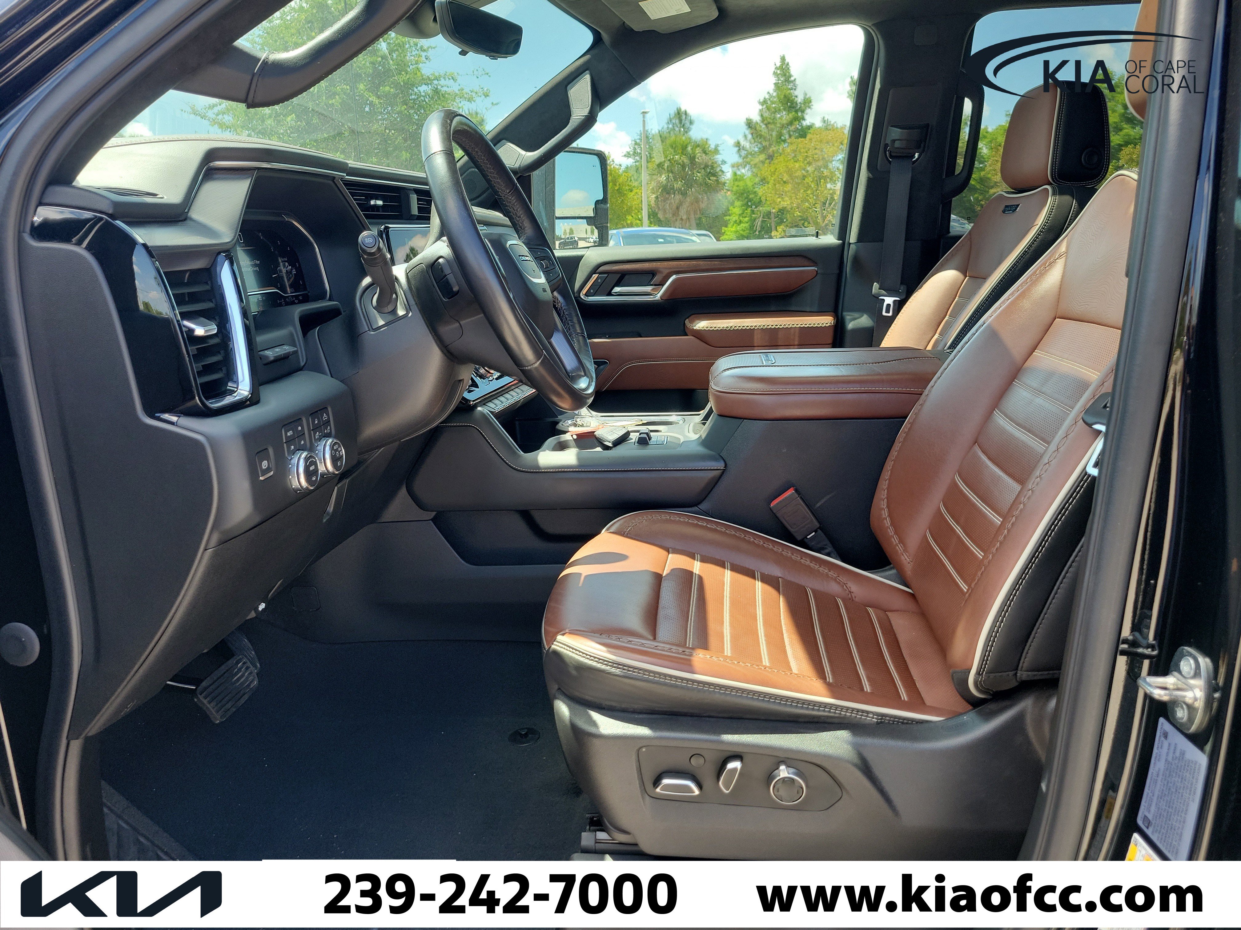 Used 2024 GMC Sierra 2500 Denali Ultimate w/ Snow Plow Prep/Camper Package AWD/4WD image 21