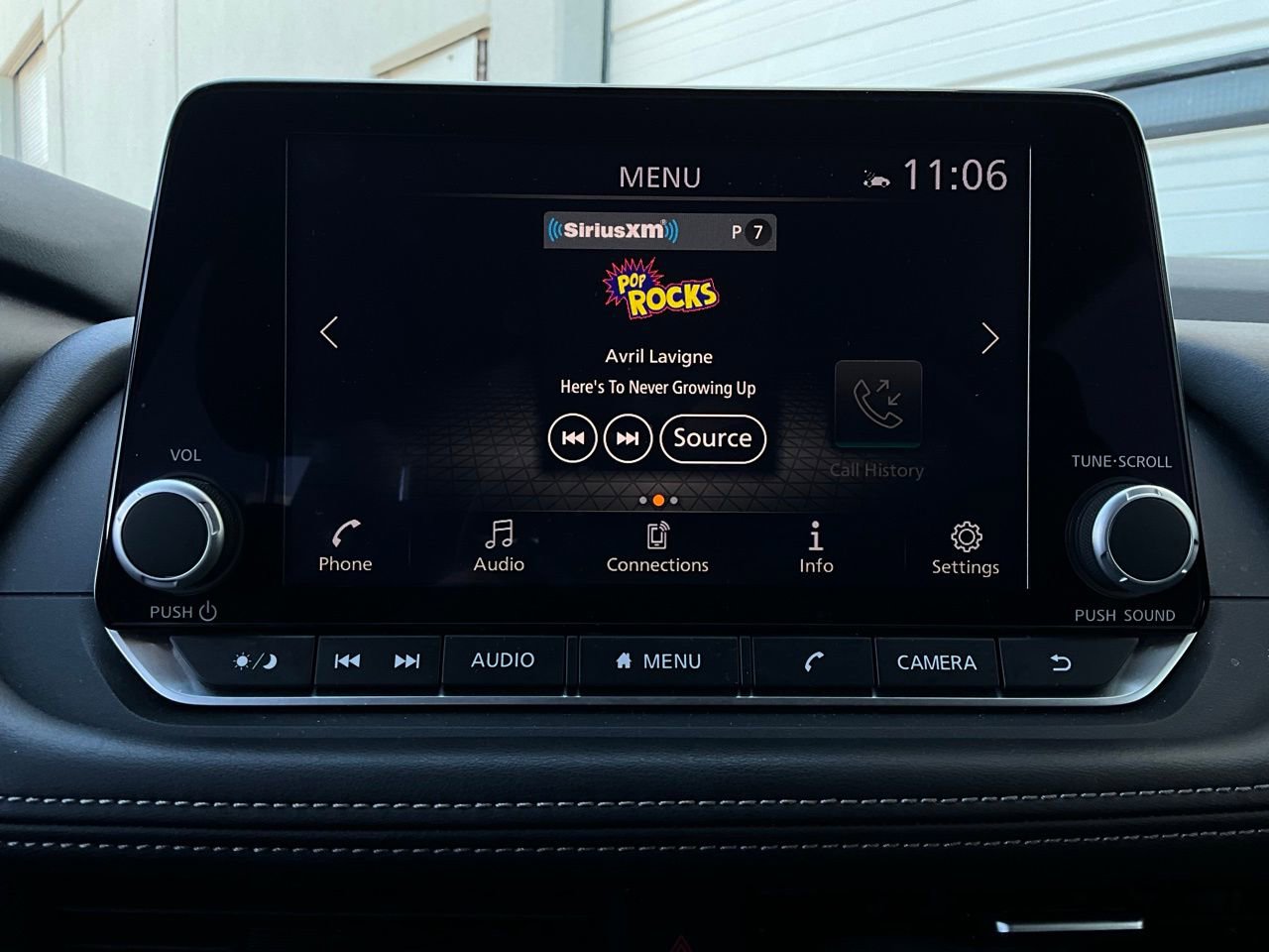 Used 2025 Nissan Rogue SV FWD image 29