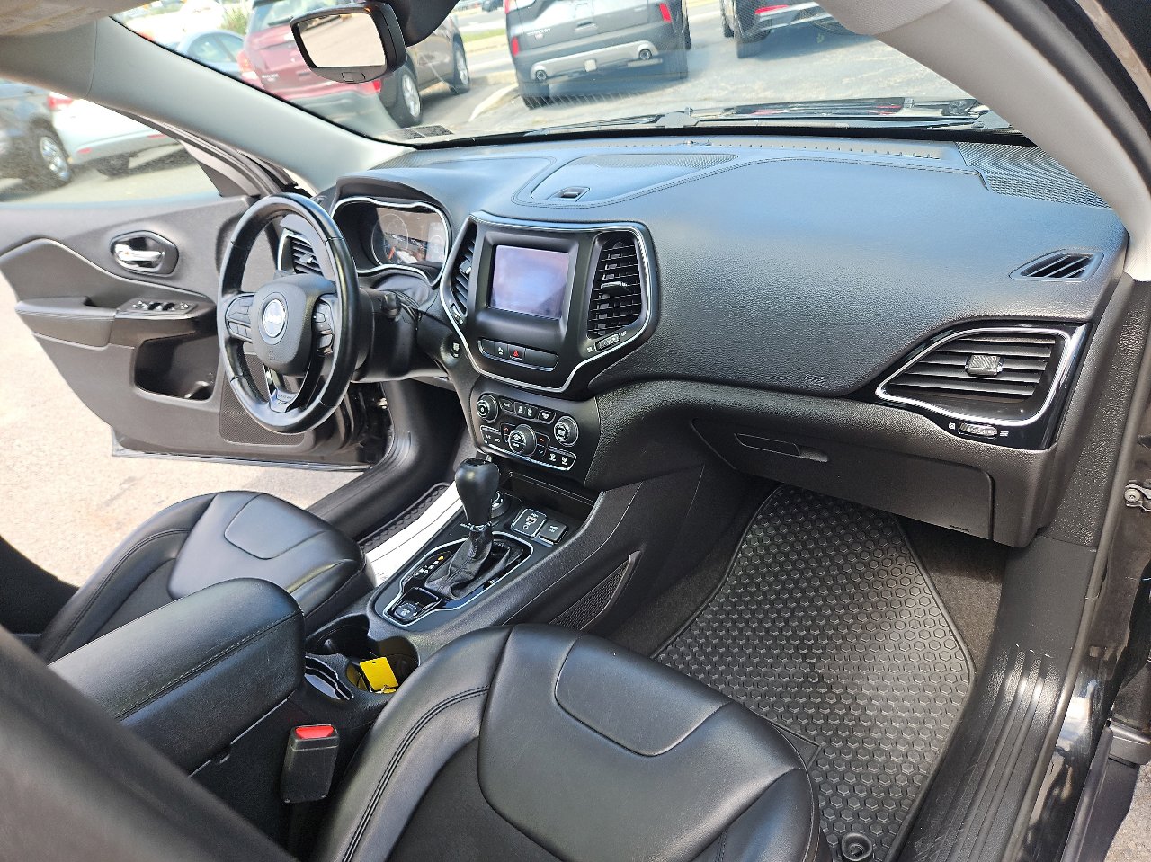 Used 2020 Jeep Cherokee Latitude Plus image 20