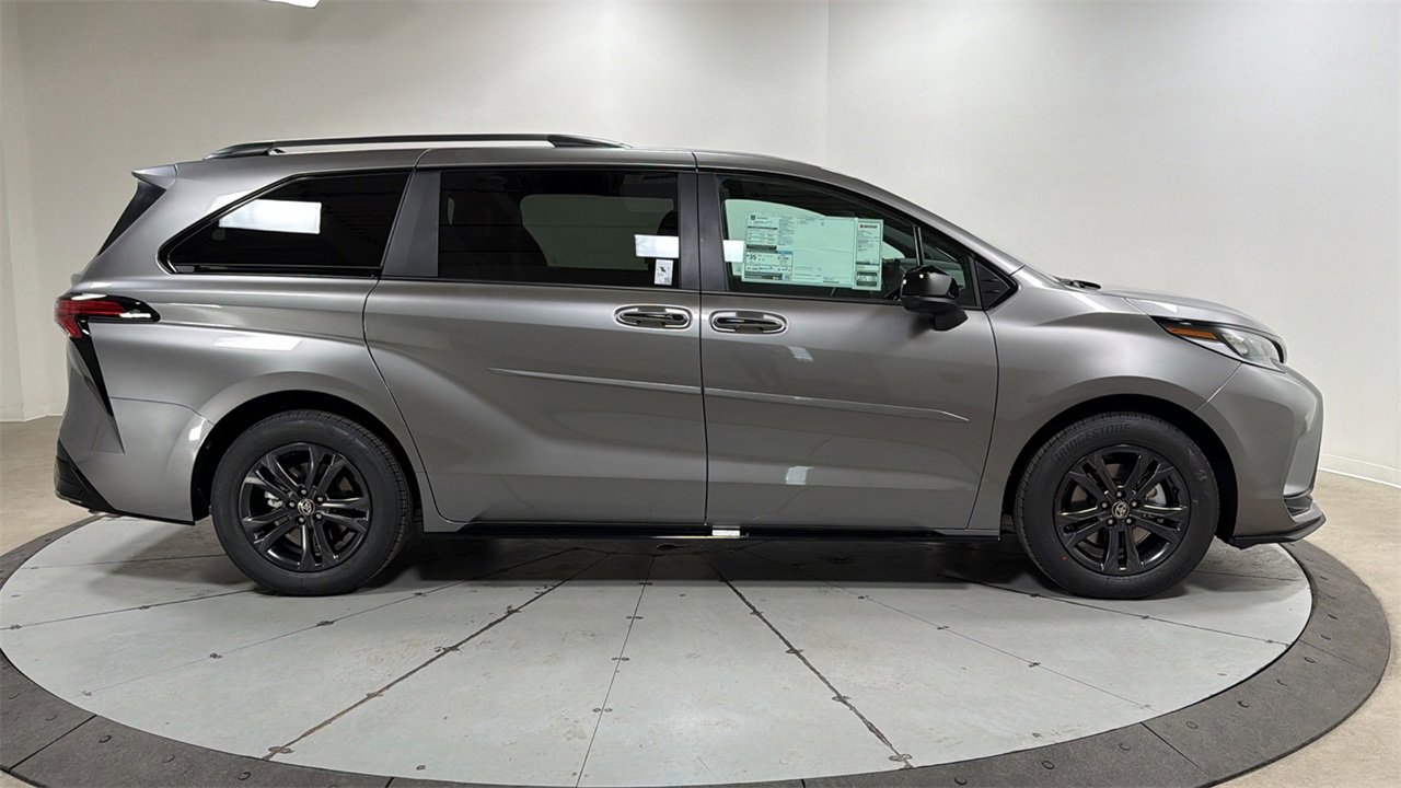 New 2026 Toyota Sienna XSE image 6