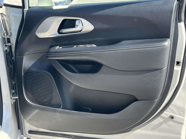 Used 2020 Chrysler Pacifica Touring-L w/ Advanced Safetytec Group image 26