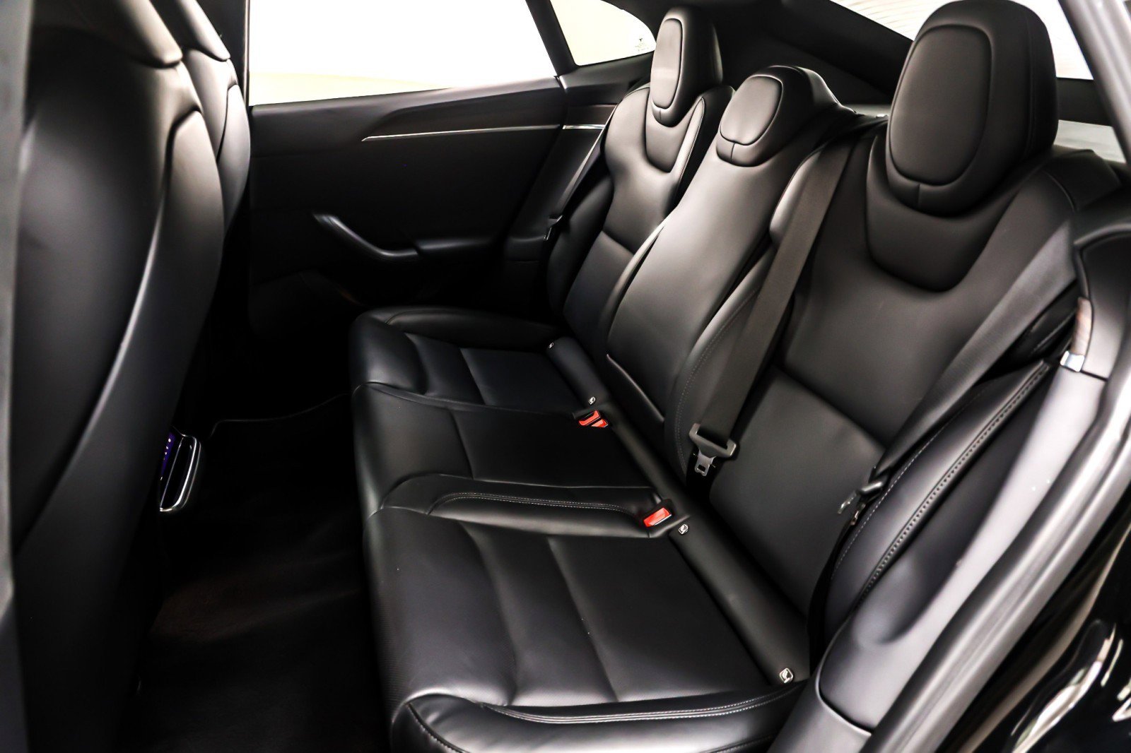 Used 2022 Tesla Model S AWD image 8