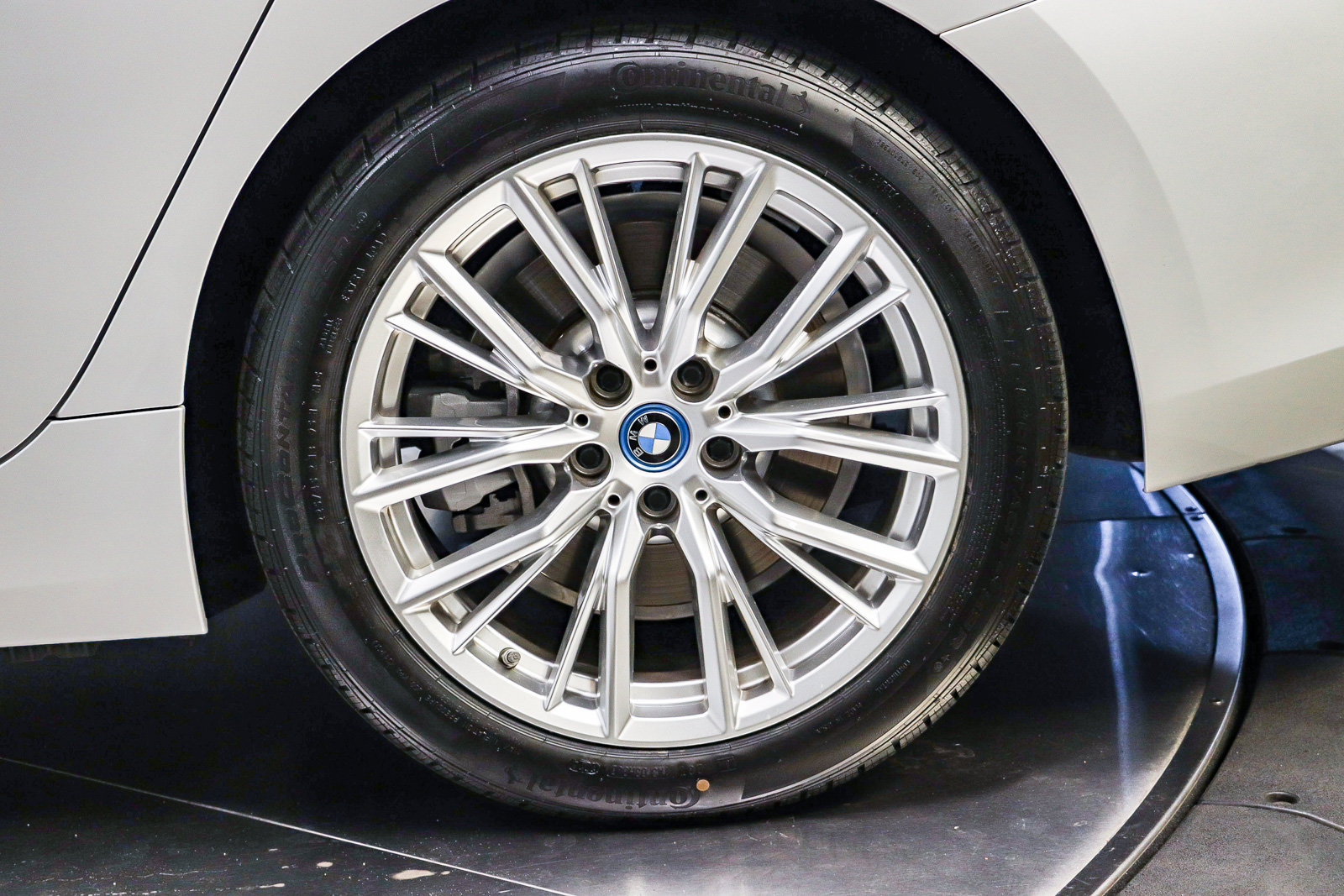 Used 2023 BMW 330e w/ Premium Package RWD image 8