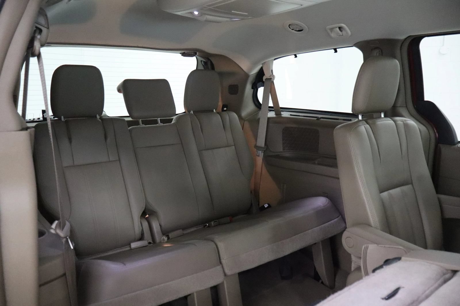 Used 2014 Chrysler Town & Country Touring-L w/ Driver Convenience Group FWD image 23
