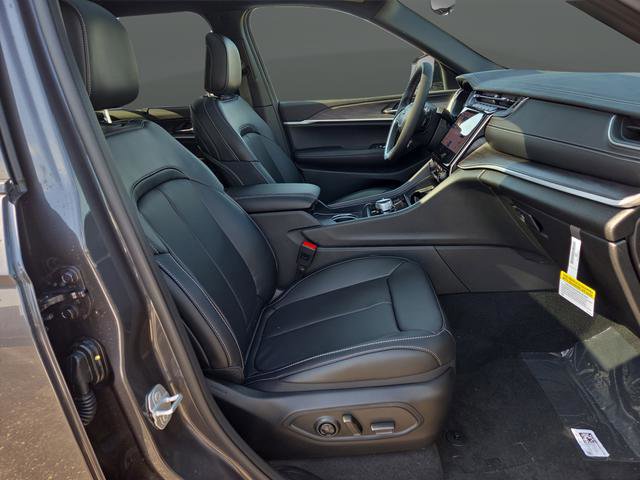 New 2025 Jeep Grand Cherokee L Limited w/ Luxury Tech Group II image 36