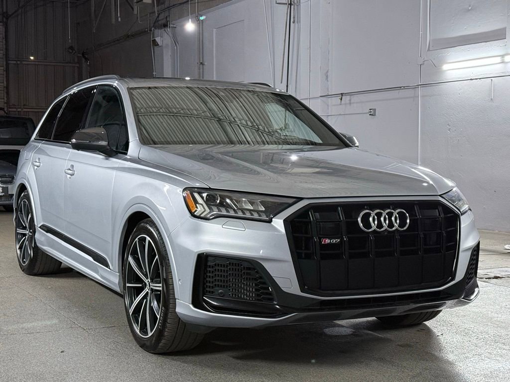 Used 2021 Audi SQ7 Premium Plus w/ Executive Package image 3