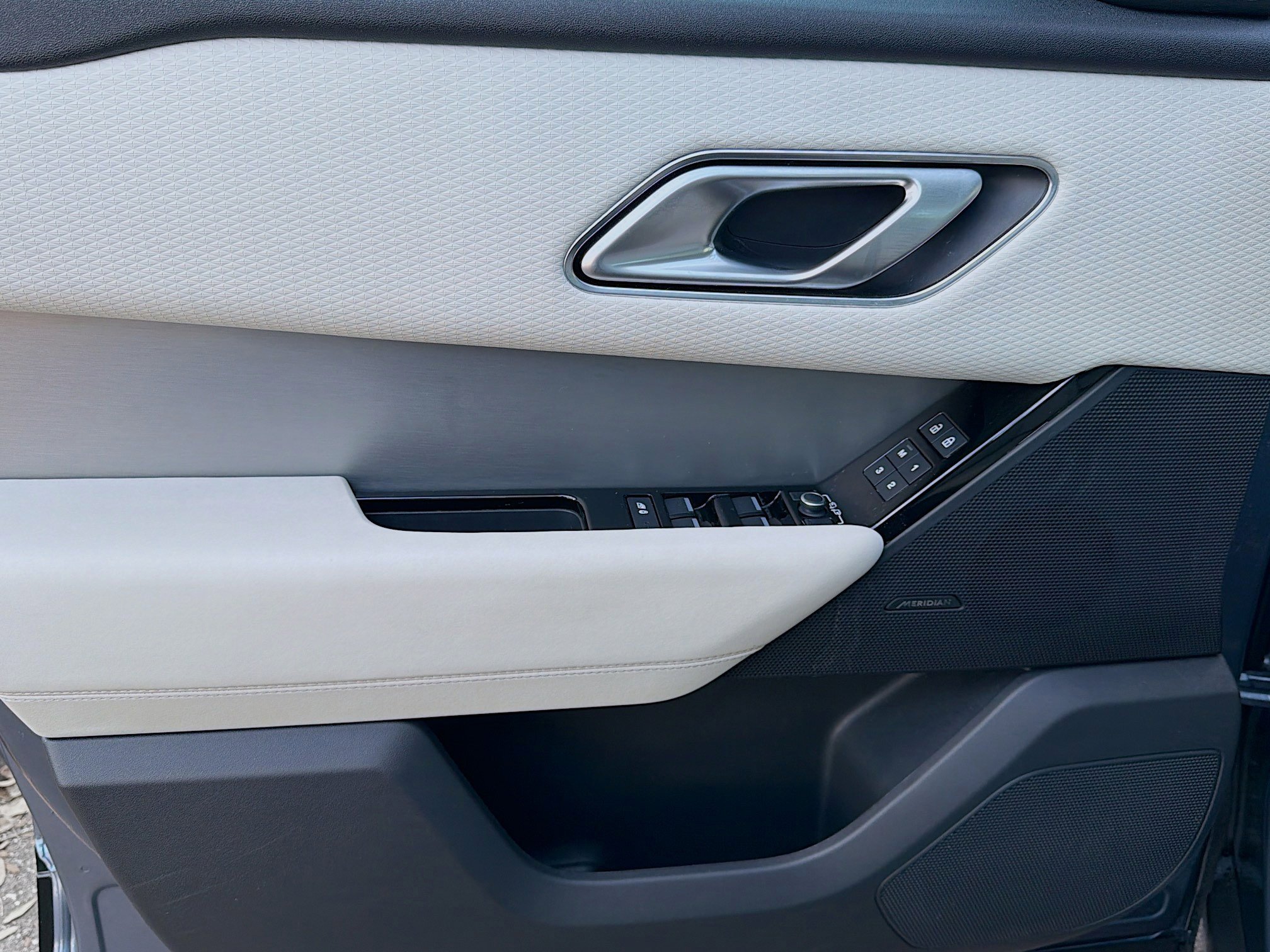 Used 2022 Land Rover Range Rover Velar R-Dynamic S image 22