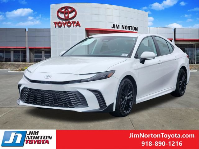 Used 2025 Toyota Camry SE FWD image 3
