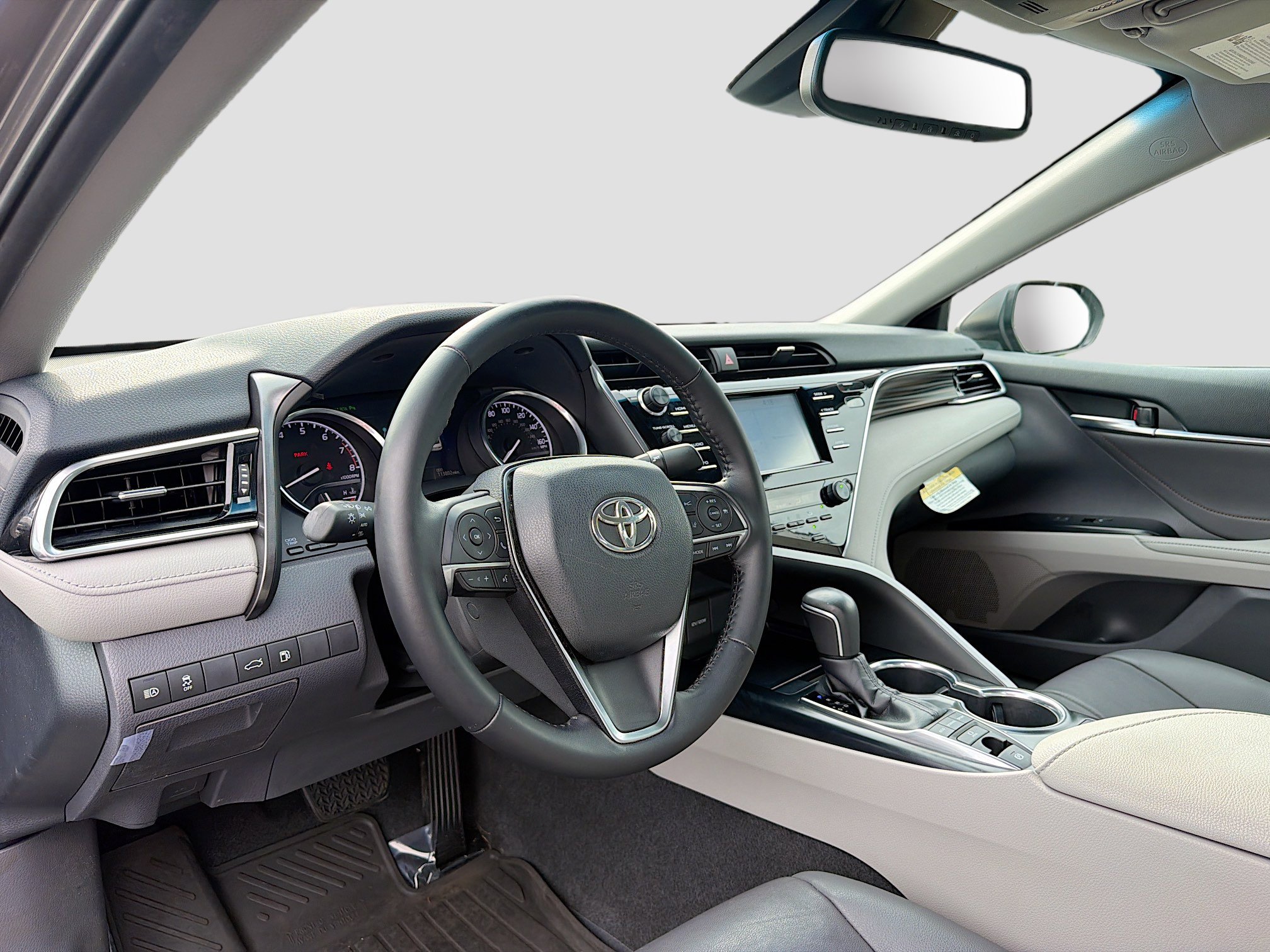 Used 2018 Toyota Camry XLE FWD image 4