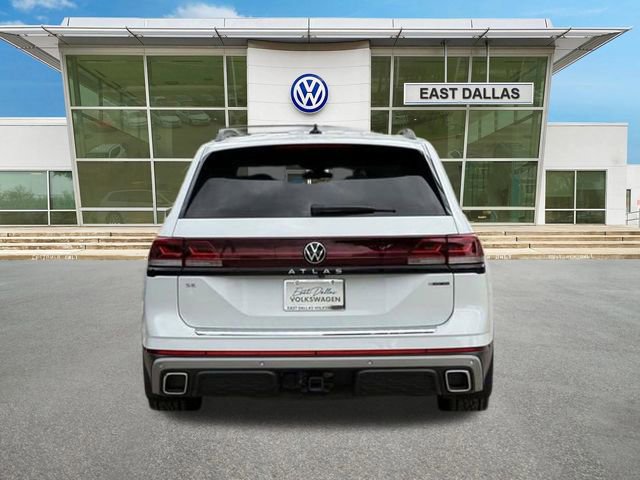 Used 2025 Volkswagen Atlas Peak Edition SE AWD/4WD image 4