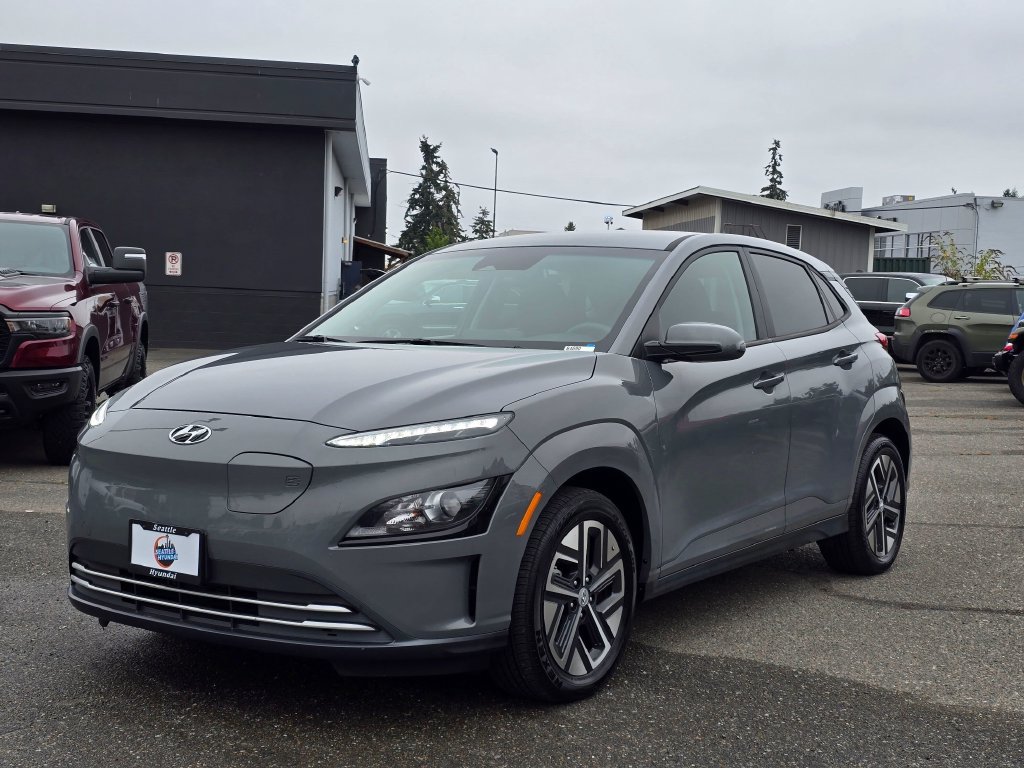 Used 2023 Hyundai Kona SE FWD image 3