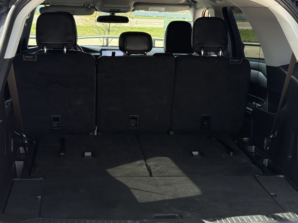 Used 2023 Ford Explorer XLT w/ Equipment Group 202A image 32