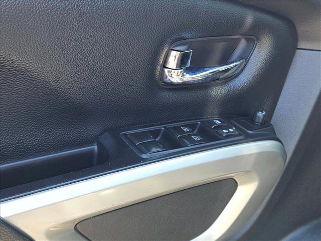 Used 2017 Nissan Titan PRO-4X AWD/4WD image 10